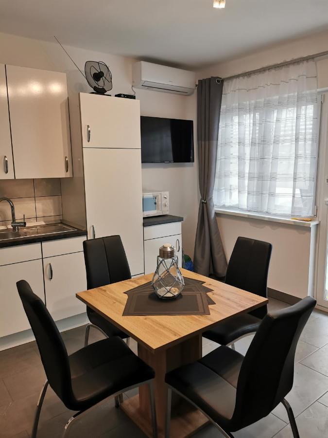 Apartments Penko ロヴラン エクステリア 写真